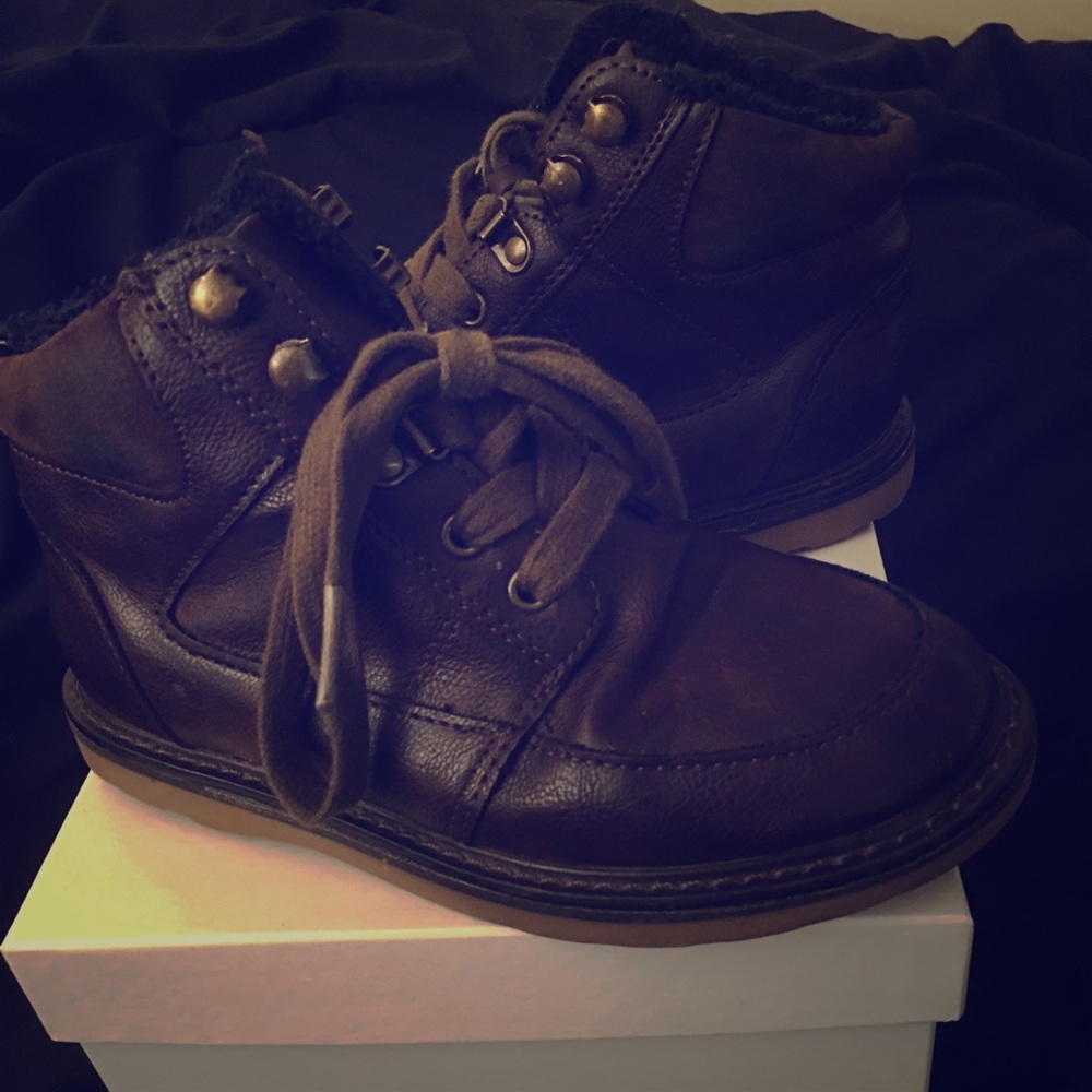 Cat & Jack Boys fleece lined boots